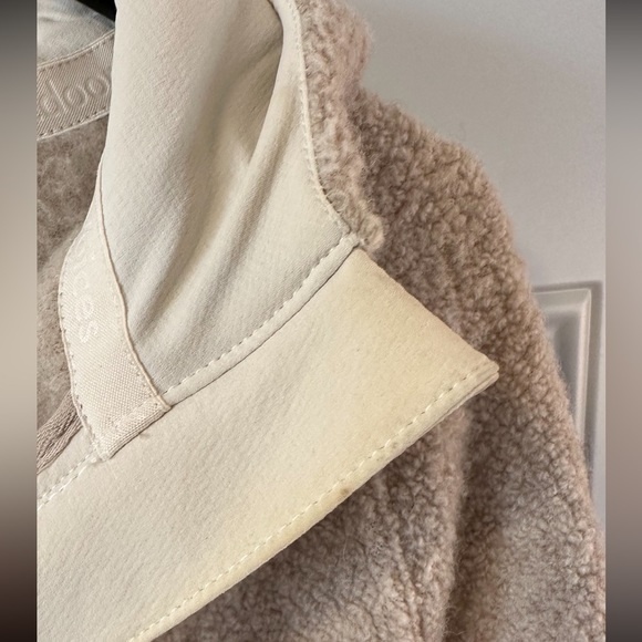 Outdoor Voices Mega Fleece 1/2 Zip Size Medium Oatmeal / Amber - Picture 10 of 12